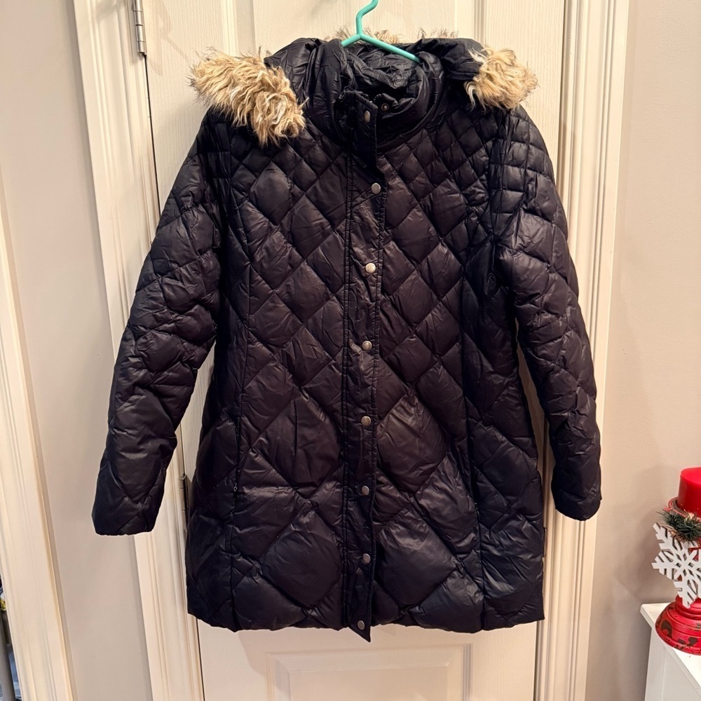 A Pea in the Pod Black Quilted Puffer with Faux Fur Hood. Size Medium